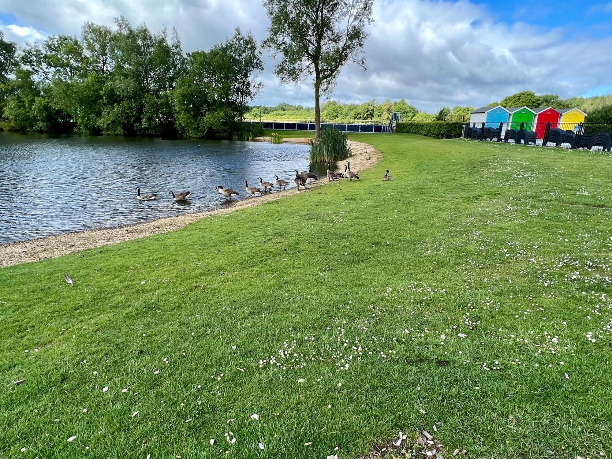 Reeds View Holiday Lodge South Cerney Exterior foto