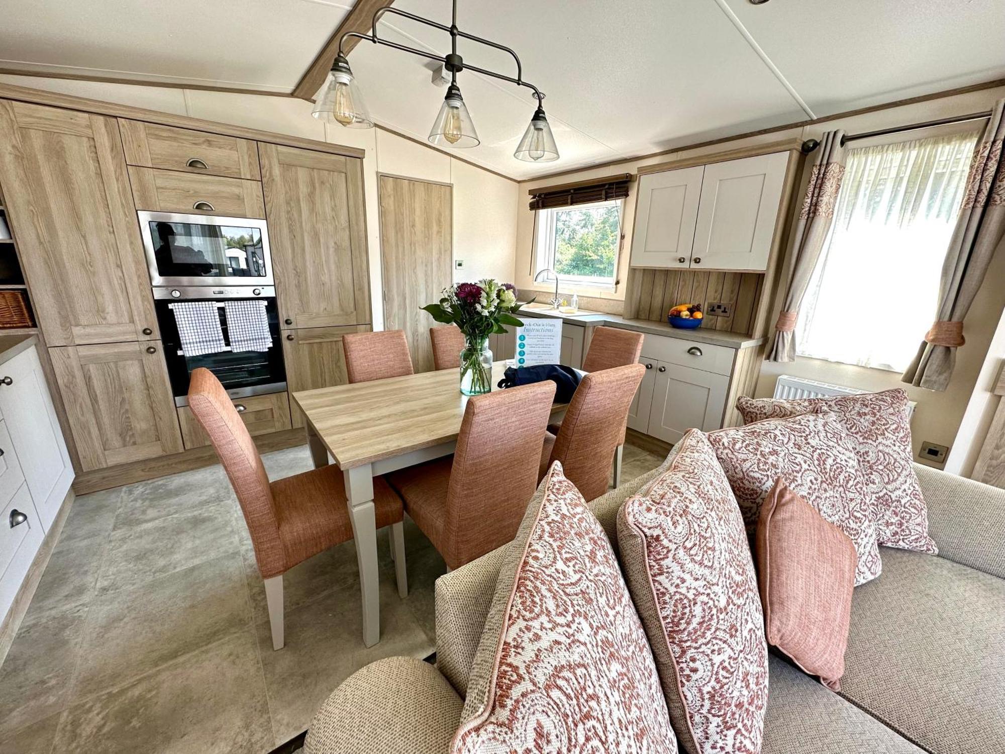 Reeds View Holiday Lodge South Cerney Exterior foto